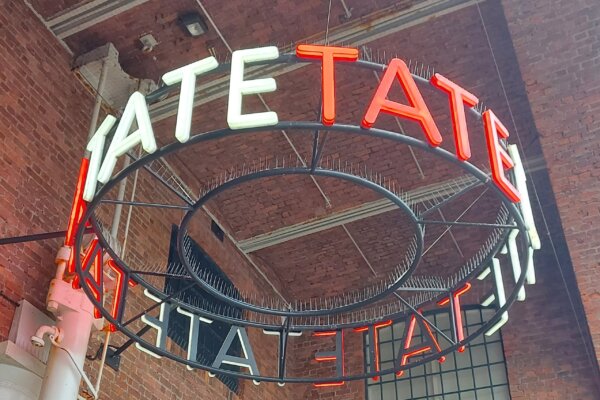 Tate sign